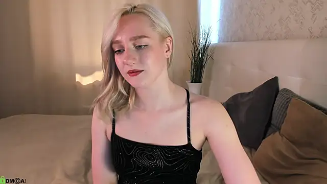 Chloe-Deccer live