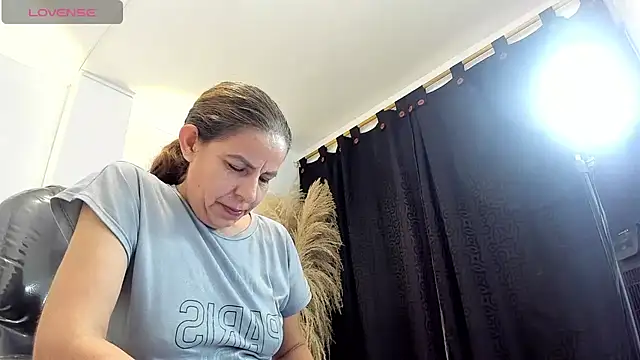 Milf_karlye live