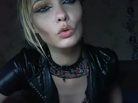 WildMissNiks live