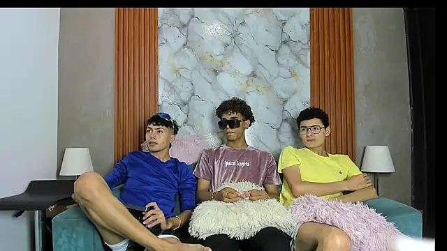 VERY_HOT_GUYS live
