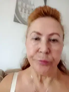 Hottie-Mom live