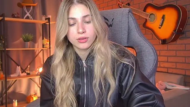 EllieCutes live
