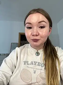 Amalie_Smith live