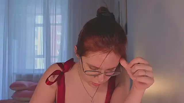 Mia_Luw live