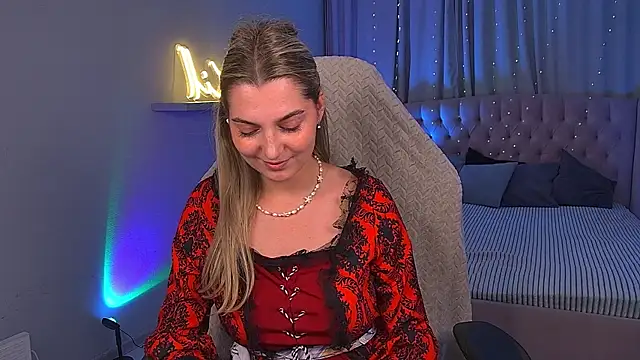 LucreciaStorm live