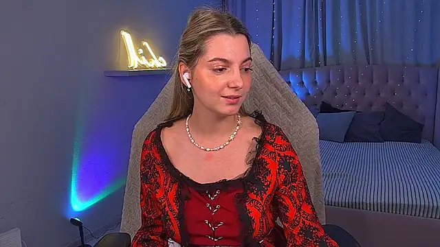 LucreciaStorm live