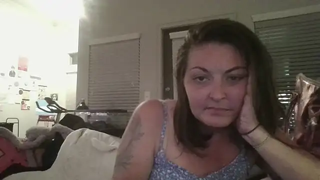 tinyassbossymilf live