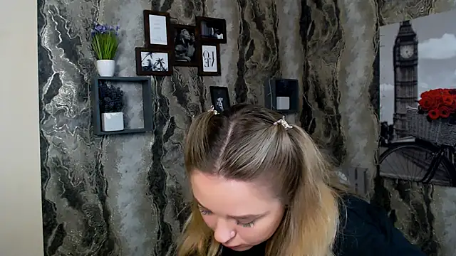 NicoleAura live