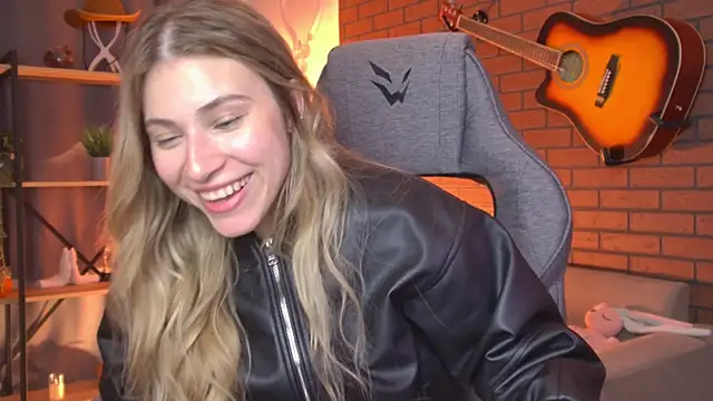 EllieCutes live