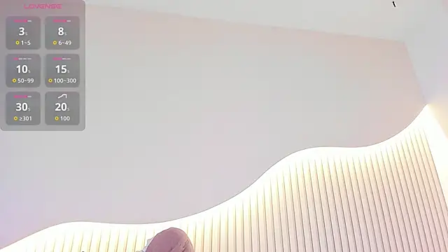 Lia_Guzman live