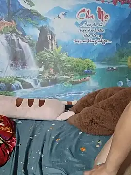 HeresThuy22 live