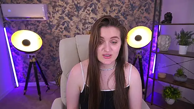 EmmyCharmm live