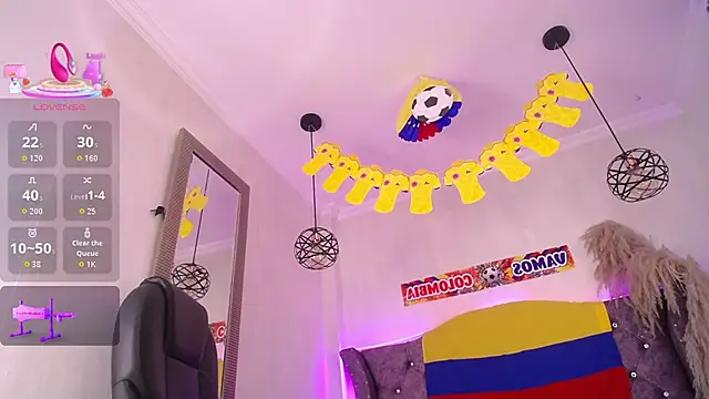 Amara_Davis1 live