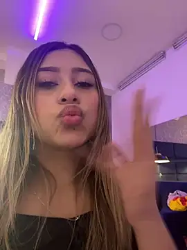 MaddyStonee_ live