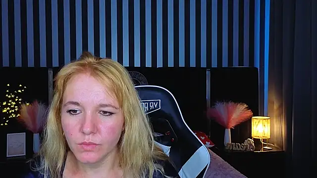 Kirra_Salute live