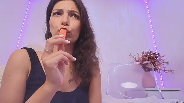 Anna_Lewis live