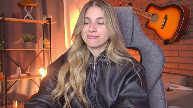 EllieCutes live