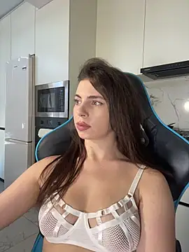 CurlyLara live