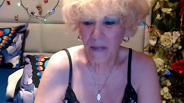 HappyWomanOn live