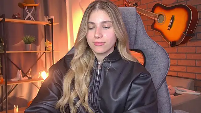 EllieCutes live