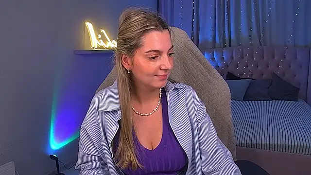 LucreciaStorm live