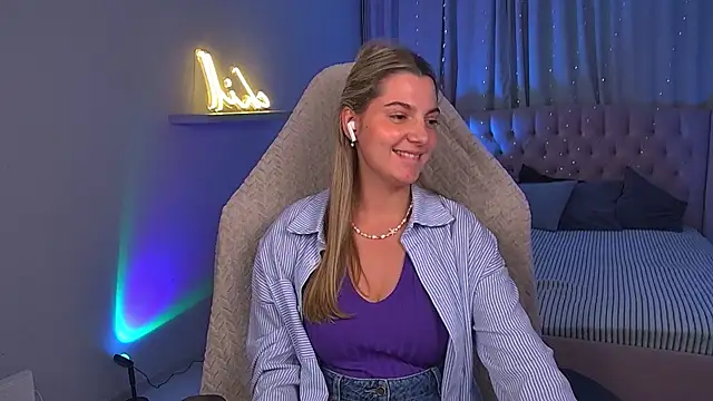 LucreciaStorm live