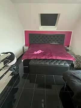 GymMoniMilf live