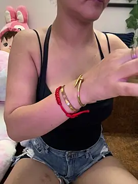 Maahhii live