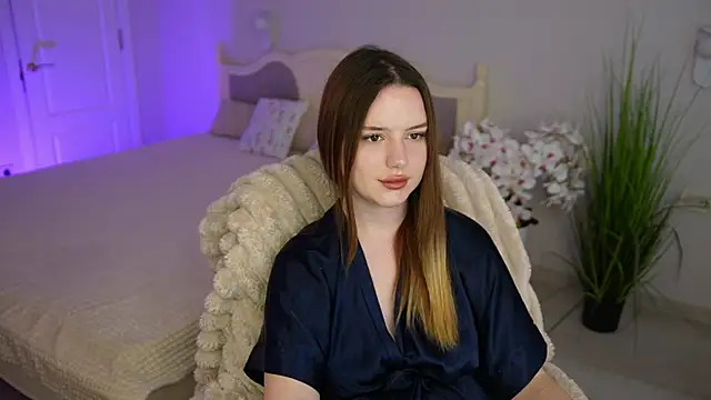 Milana_Moons live