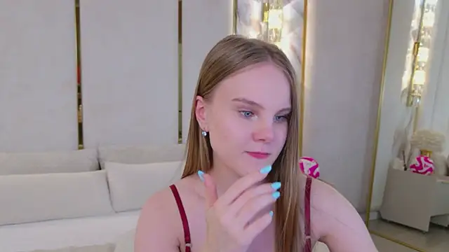 Lili_Lohan live