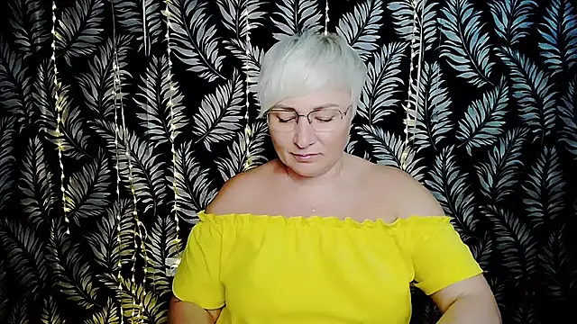 Olivia_playful live