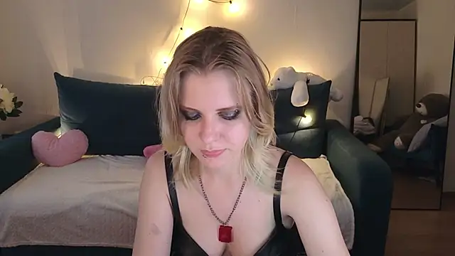 Viki_Charm live
