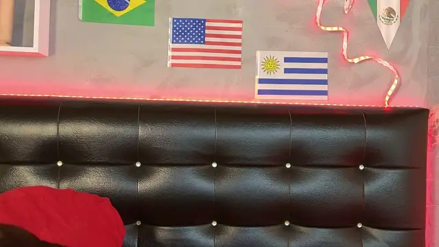 Lia_James_ live