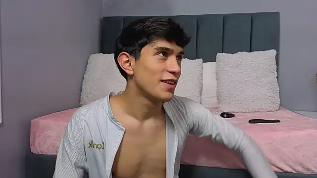 ryan_valentino live
