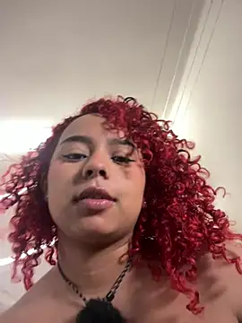 lara_curly live