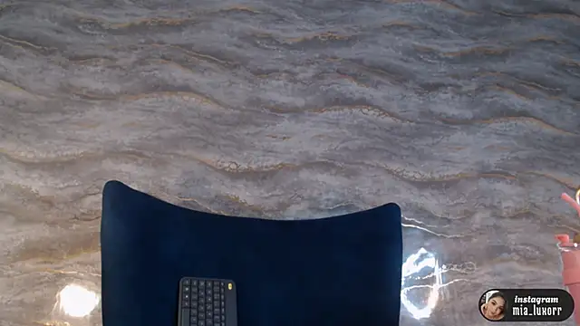 Mia_Luxor live