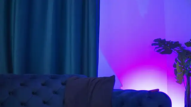RedLaraa live