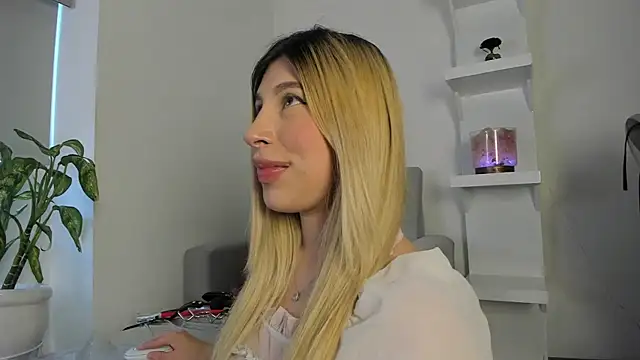 MindyDollSquirt live