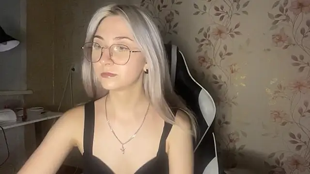 WhitePowerGirl live