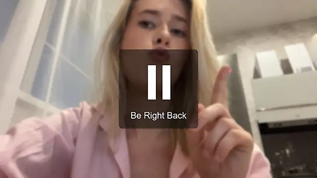 Blonde_strict live
