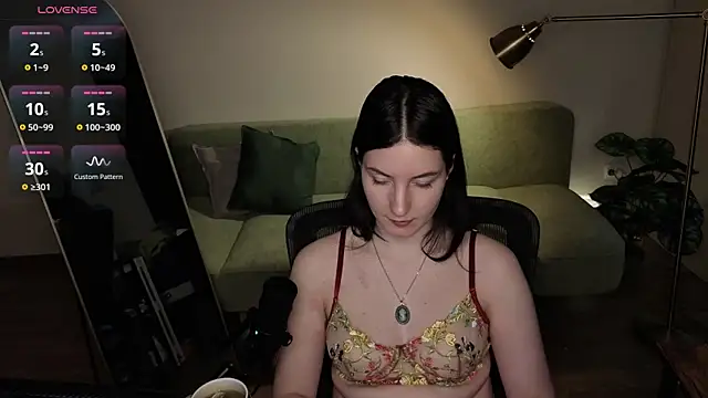 Naomi_Velvet live