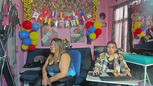lesbiancuple live