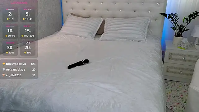 Little__Lunaa live