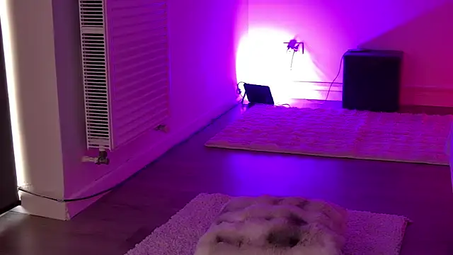 KyraDesire live