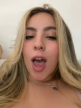 Cloee_Rainbow1 live