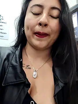 _Sarah-Office1 live