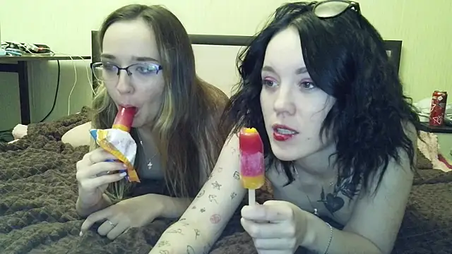 Mia_Ellis live