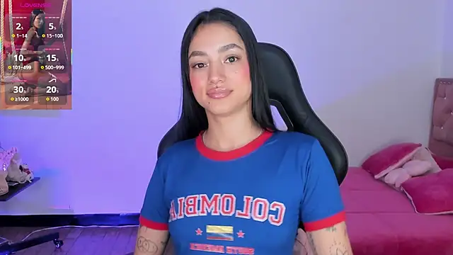 Lizzie_corner_v live
