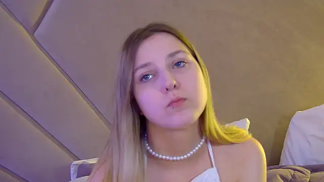 TinnaBurton live