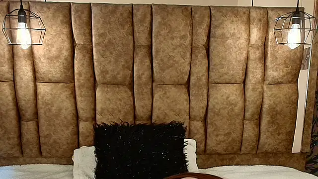 Isa_Thompson__ live